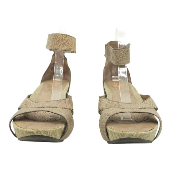 OTBT Hobart Platform Wedge Sandals Womens 10M Ankle Strap Embossed Leather - Picture 3 of 15